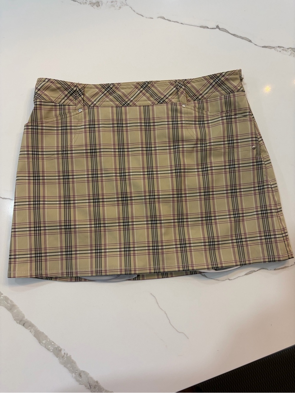 Plaid Mini Skort in Beige/red lightweight, golf, tennis to lunch.
Size 2